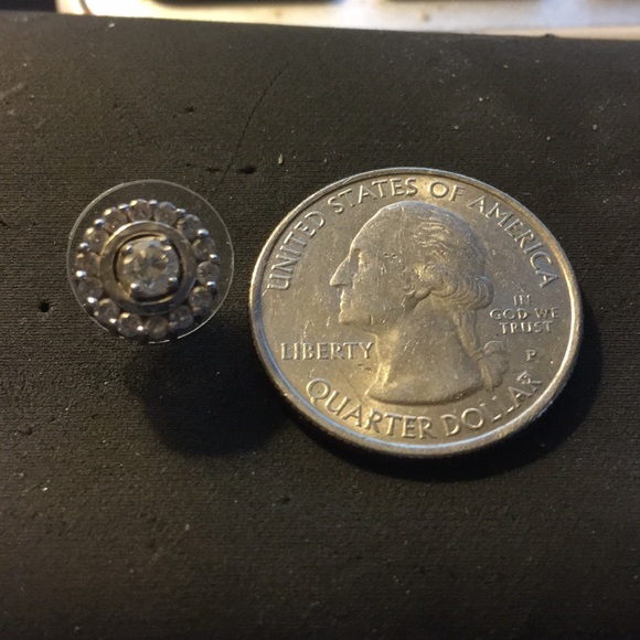 DIAMOND STUDS - Picture 2 of 6